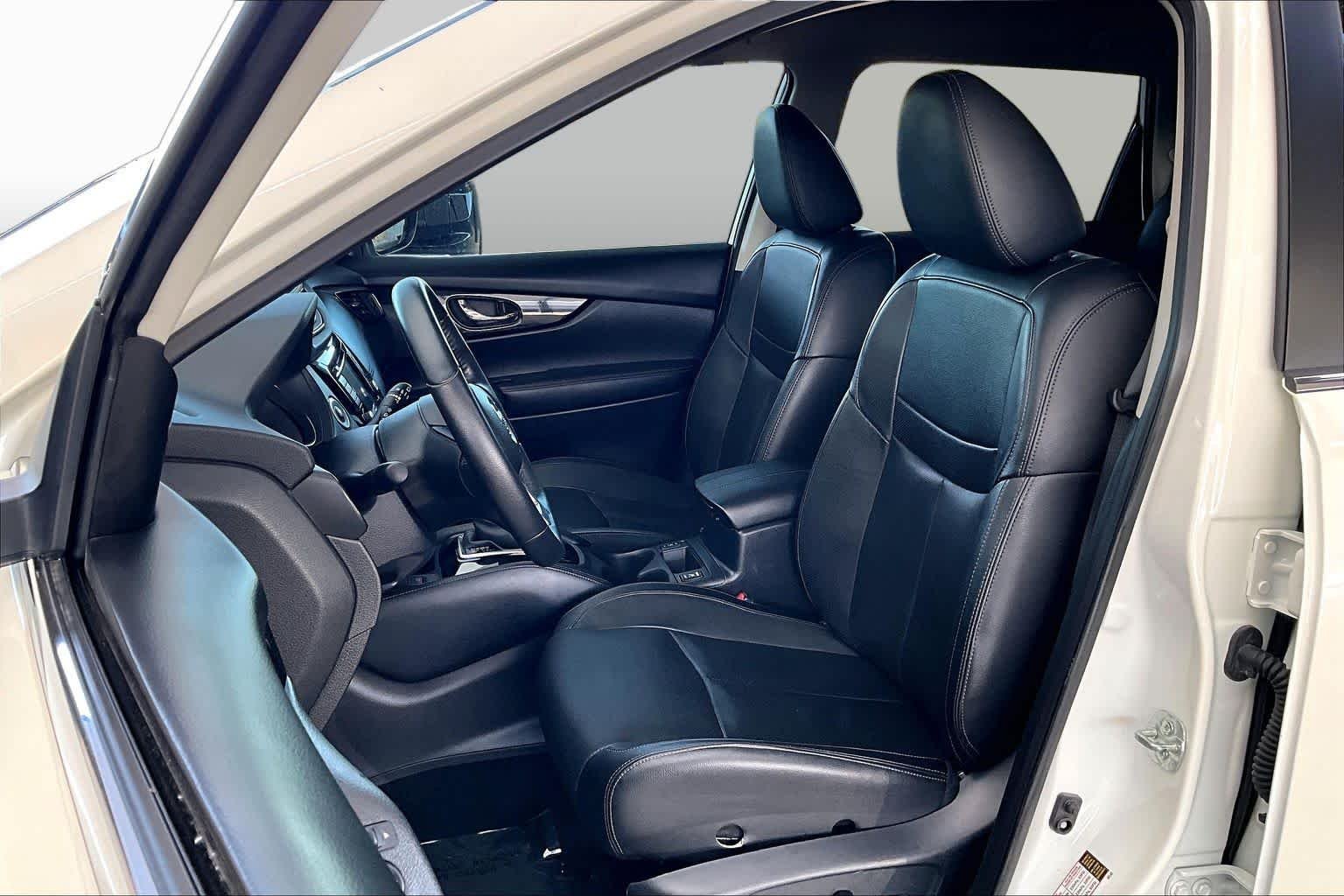 Used 2019 Pearl White Tricoat Nissan SL image 8