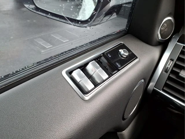 Used 2020 White Land Rover HSE image 24