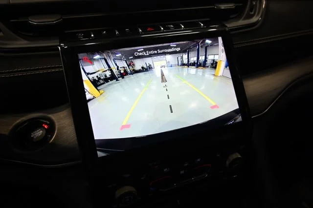 Used 2021  Jeep Overland image 17