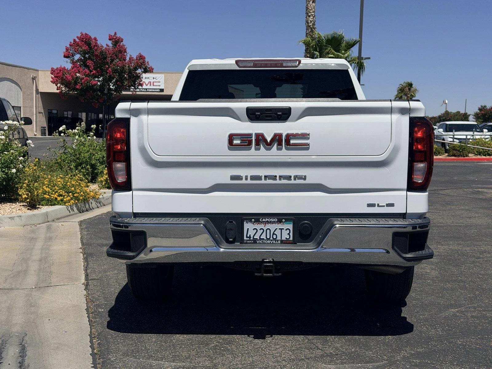 Used 2022 Summit White GMC SLE image 5