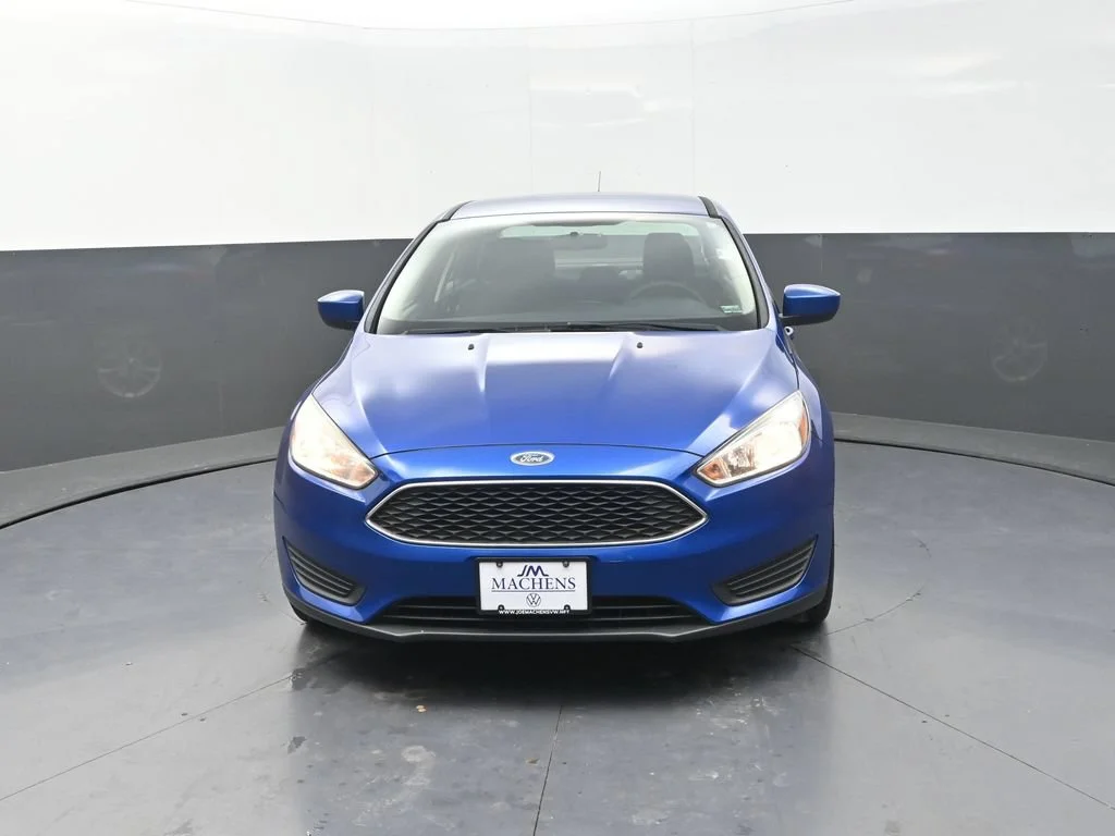 Used 2018 Blue Ford SE image 2