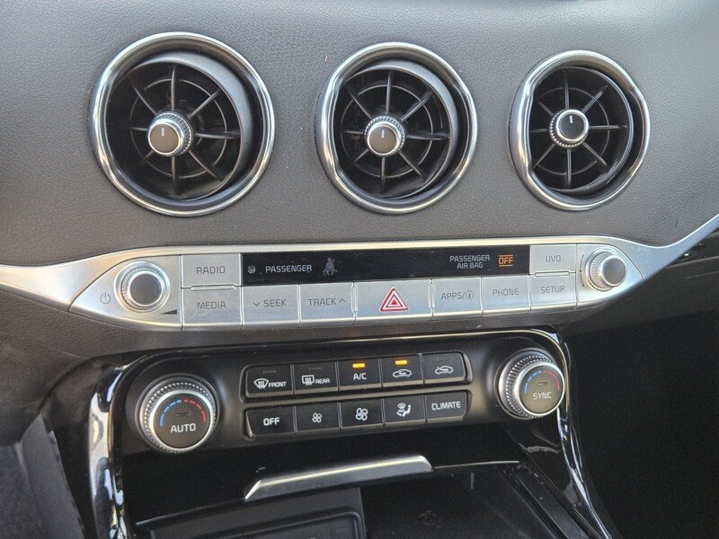 Used 2020 White Kia GT-Line image 21