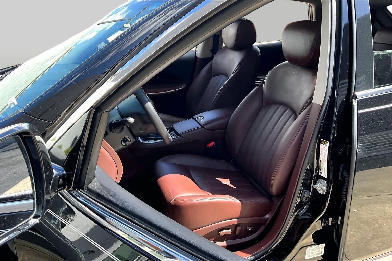 Used 2017 Black Obsidian INFINITI  image 8