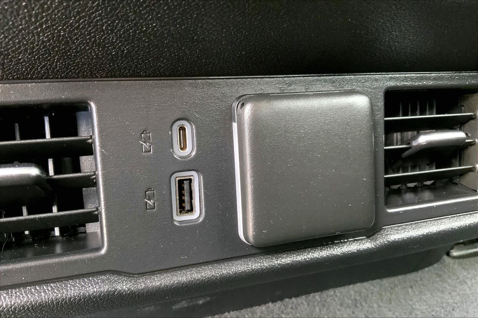 Used 2022 Summit White Chevrolet RST image 29