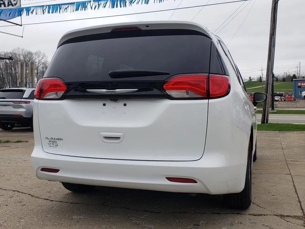 Used 2023 Bright White Clearcoat Chrysler LX image 3