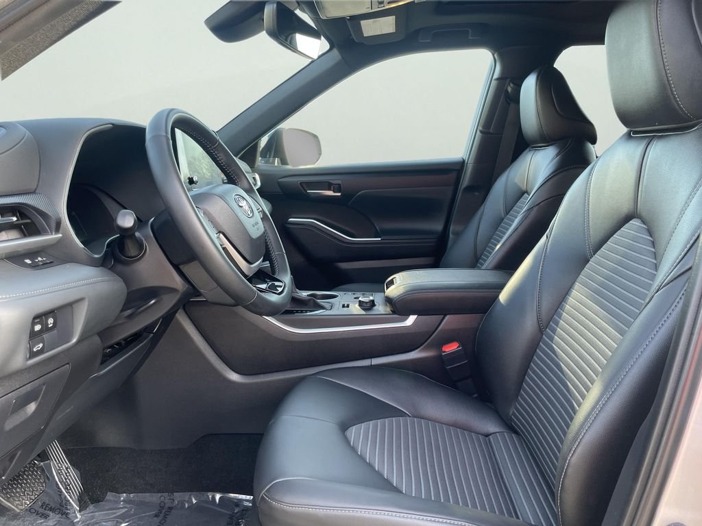Used 2025 Silver Toyota XSE image 9