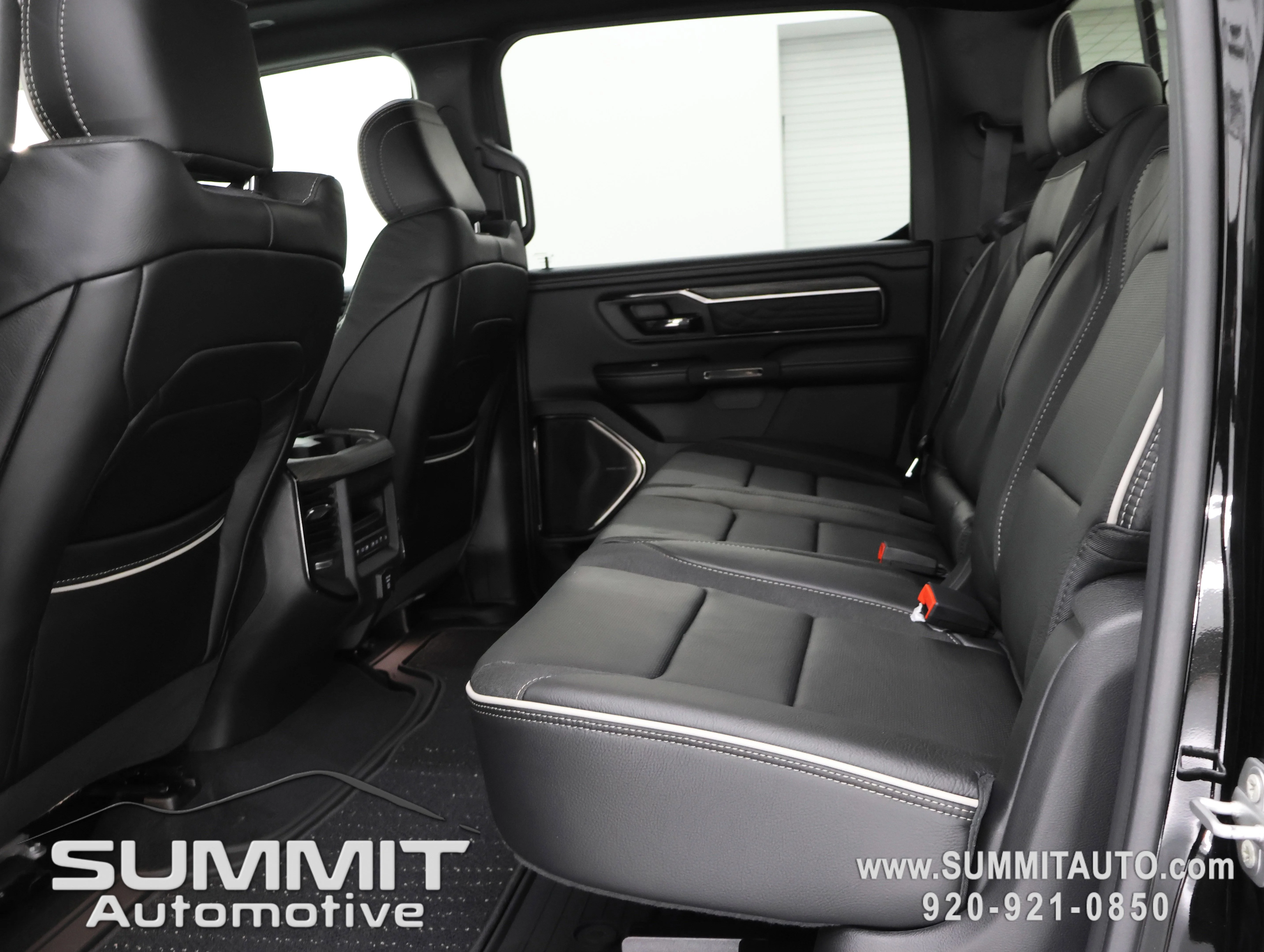 New 2026 Diamond Black Crystal Pearl-Coat Exterior Paint RAM Limited image 9
