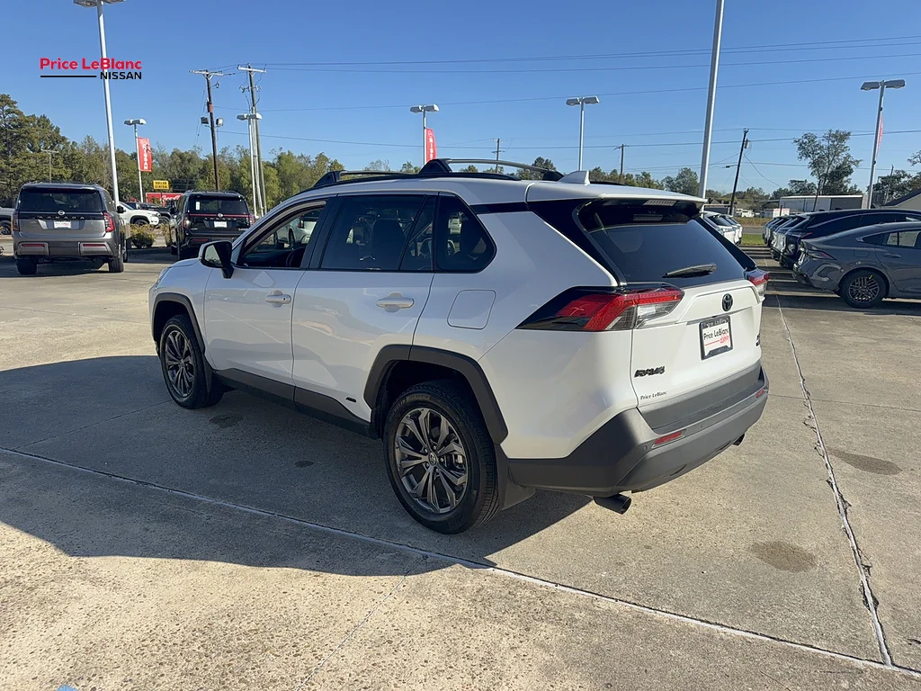 Used 2024  Toyota XLE Premium image 6