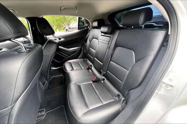 Used 2015 Silver Mercedes-Benz GLA 250 image 18