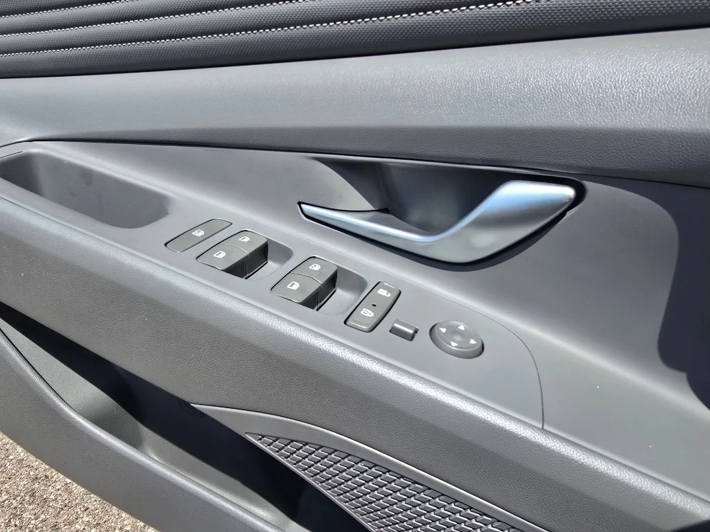 Used 2023 Fluid Metal Hyundai SEL image 17