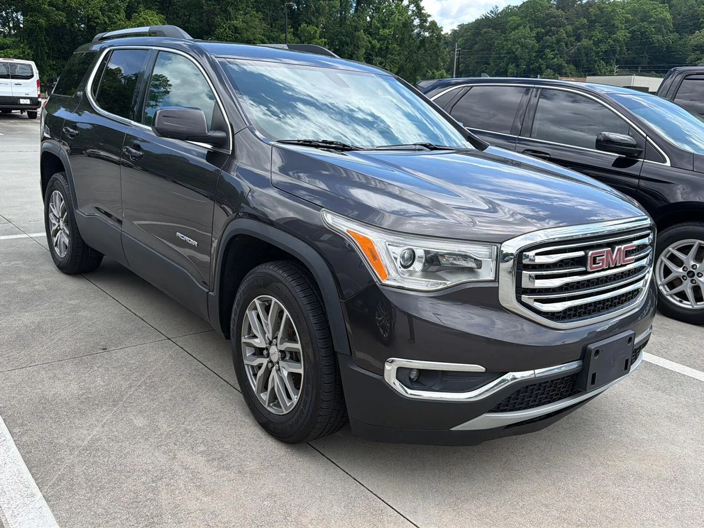 Used 2018 Iridium Metallic GMC SLE image 3