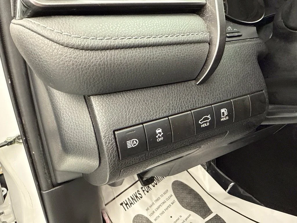 Used 2022 Off-white Toyota SE image 19