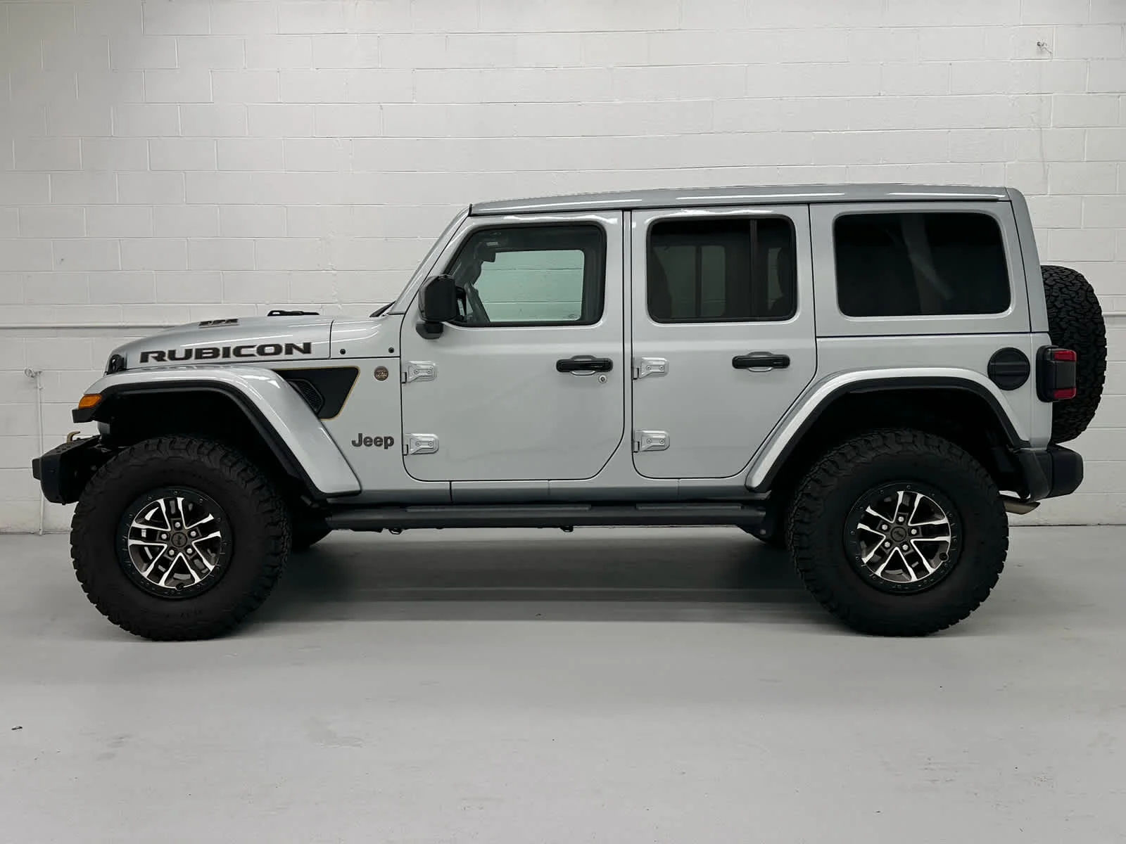 Used 2024 Silver Zynith Clearcoat Jeep Rubicon 392 image 3