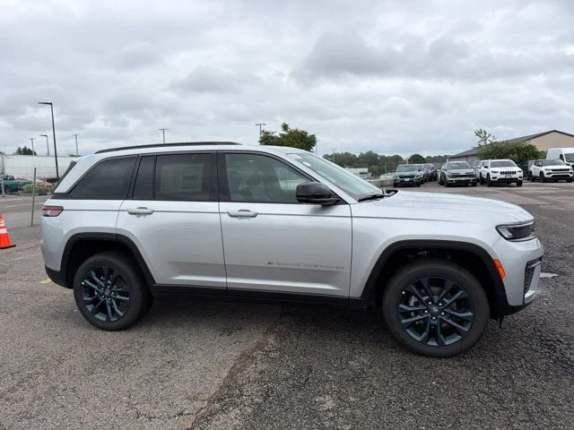 New 2026 Silver Jeep  image 2