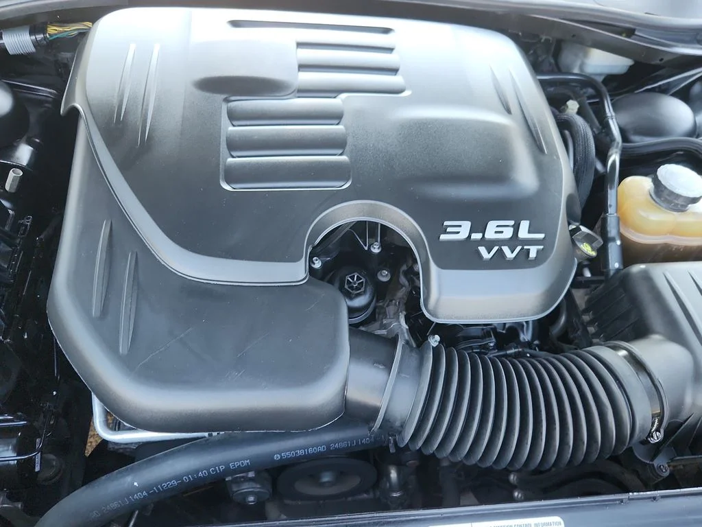 Used 2014 Black Dodge SXT image 15