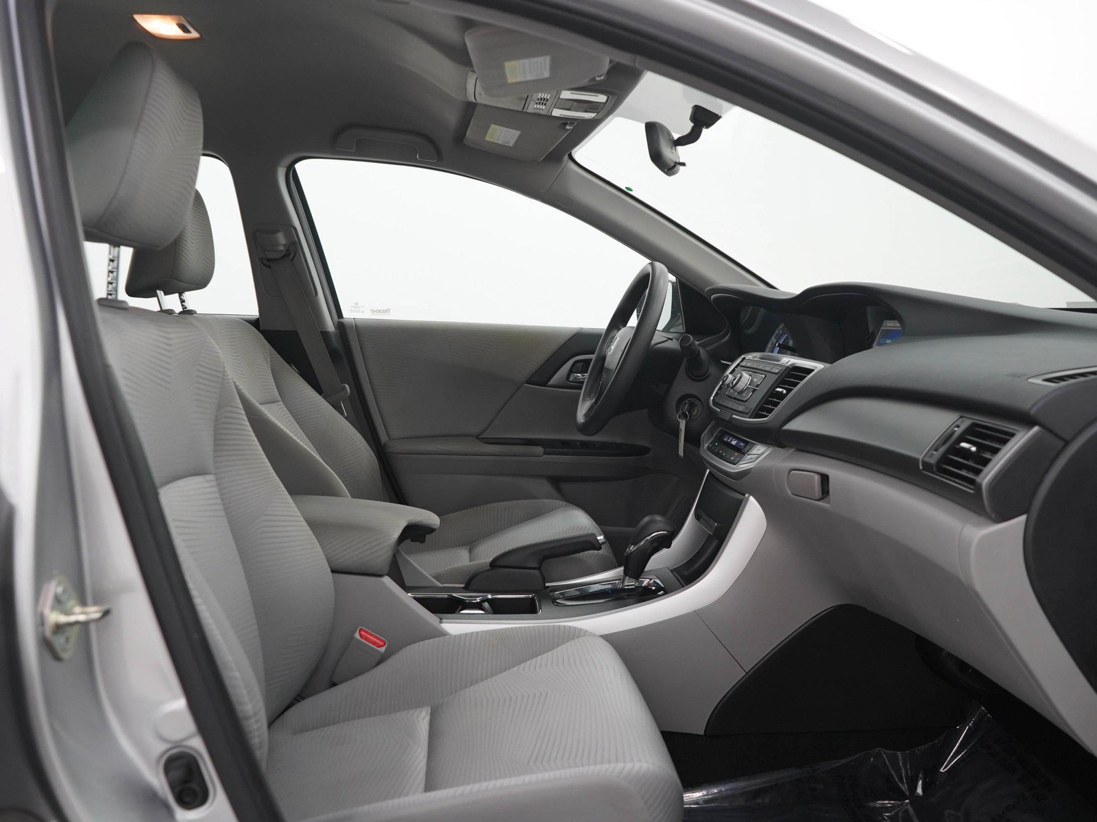 Used 2015 Alabaster Silver Metallic Honda LX image 11