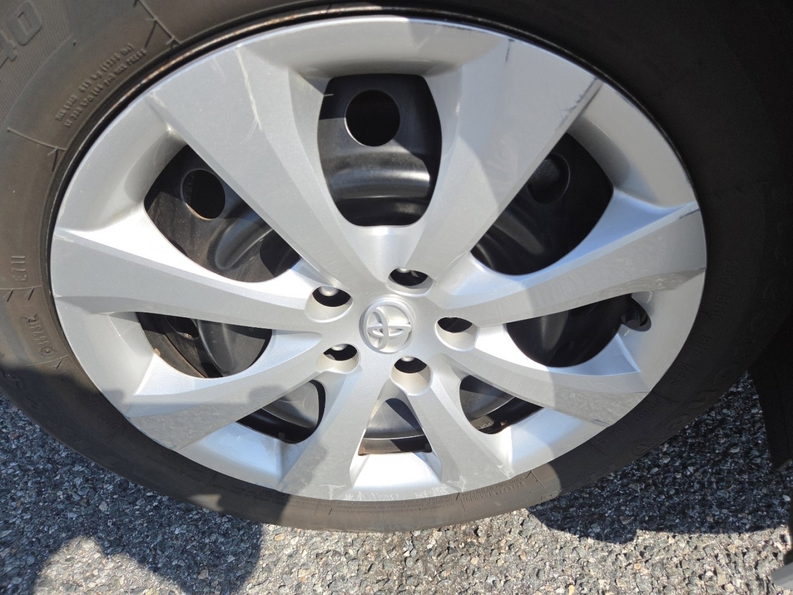 2024 Toyota Corolla LE - Photo 7