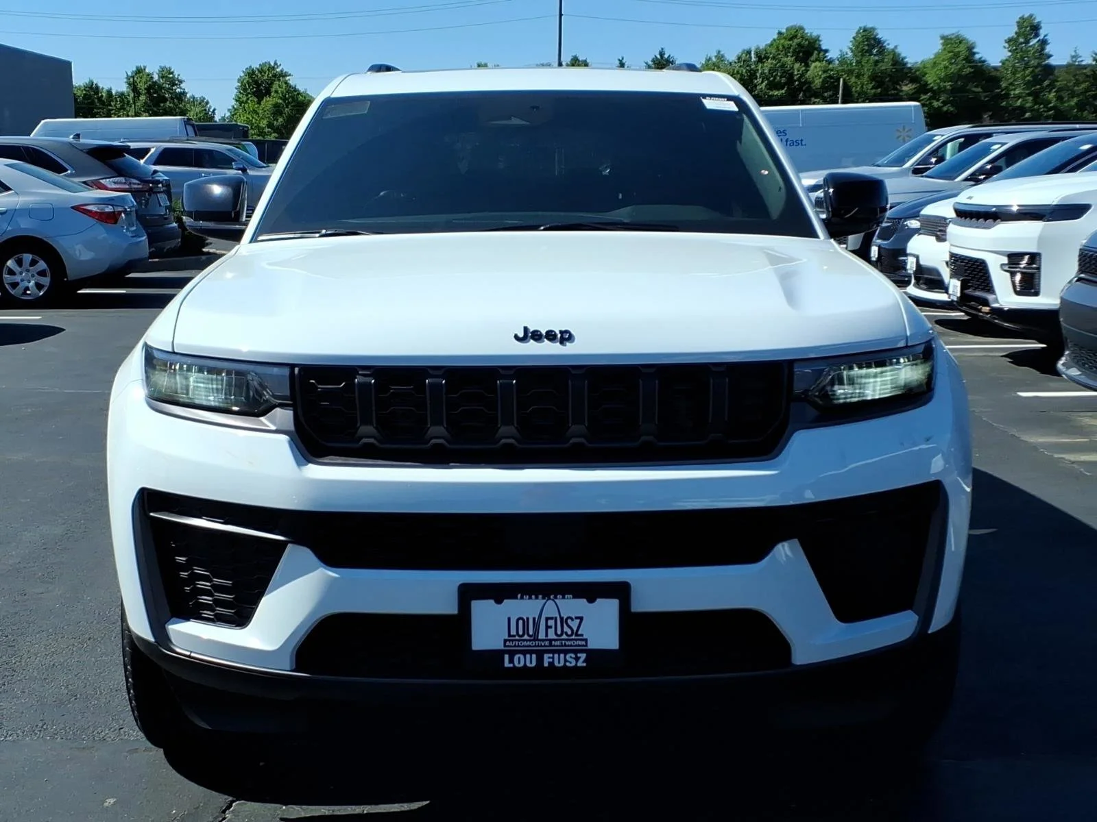 New 2026 Bright White Clear-Coat Exterior Paint Jeep Laredo image 23