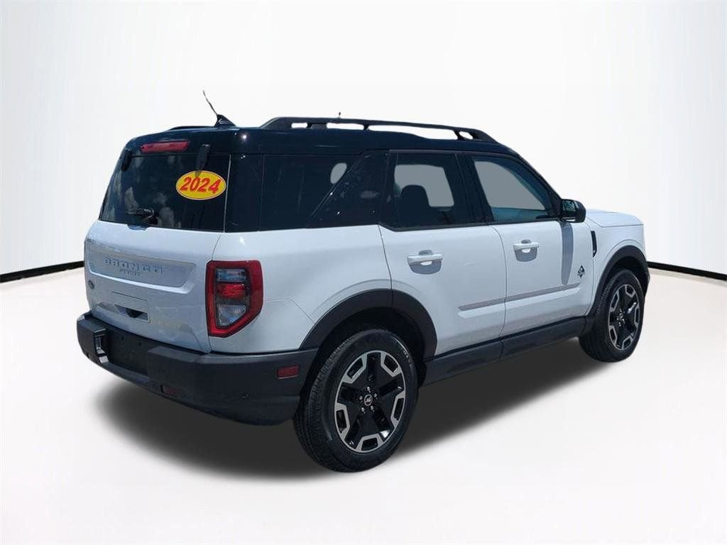 Used 2024 White Ford Outer Banks image 5