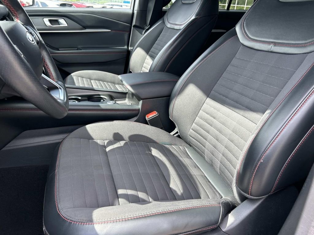Used 2025 Agate Black Metal Ford ST-Line image 29