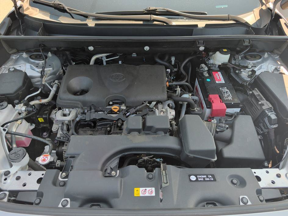 Used 2023 Silver Sky Metallic Toyota XLE image 28