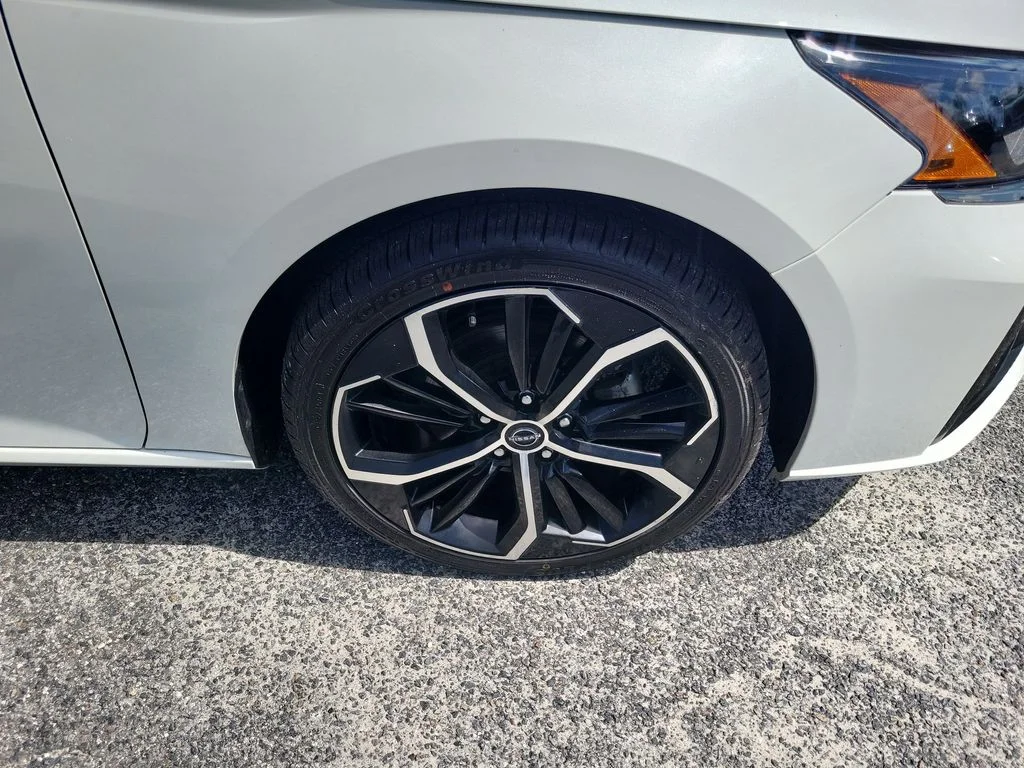 Used 2024 White Nissan 2.5 SR image 7