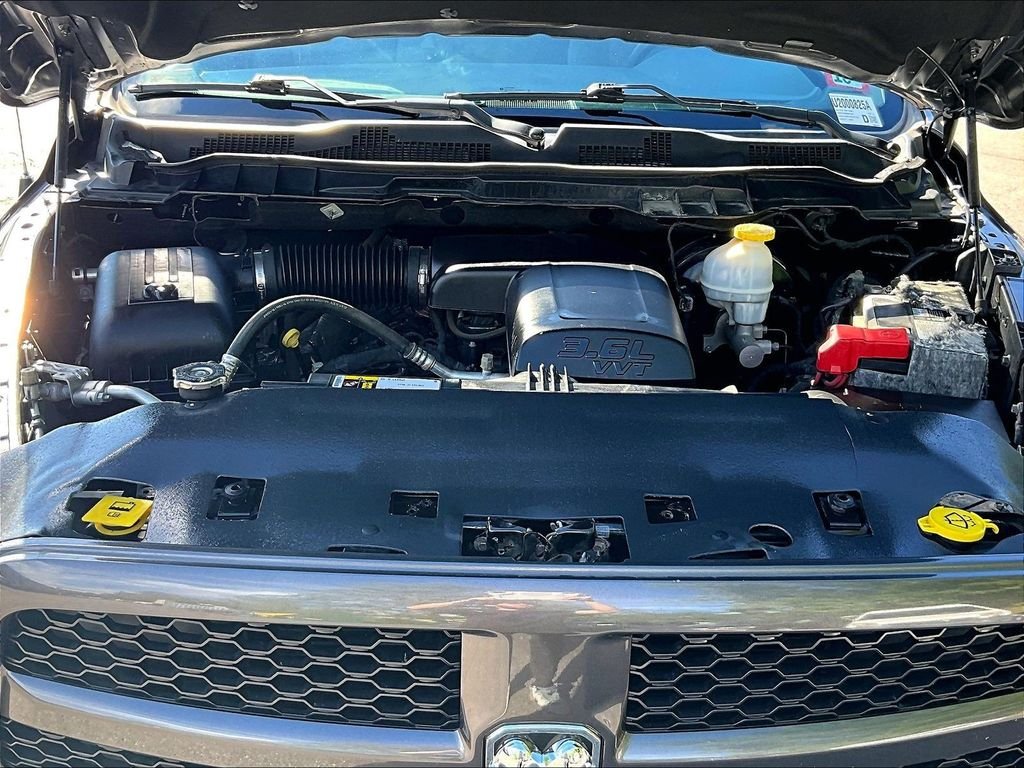 Used 2019 Granite Crystal Metallic Clearcoat Ram Express image 29