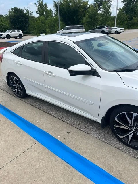 Used 2017  Honda Si image 2