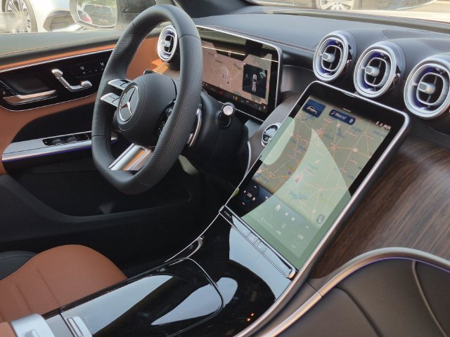 New 2026 Polar White Mercedes-Benz GLC 300 image 46