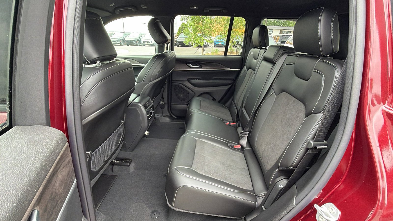 New 2026 Velvet Red Pearl-Coat Exterior Paint Jeep Laredo Altitude image 15