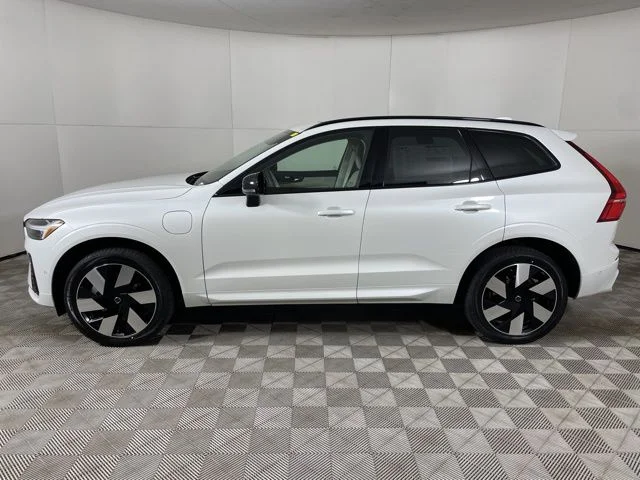 Certified Used 2025 Crystal White Volvo Plus image 7