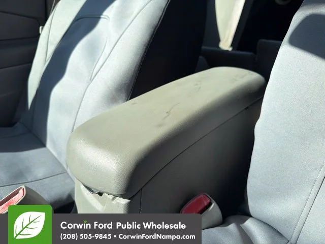 Used 2005 White Chevrolet  image 22