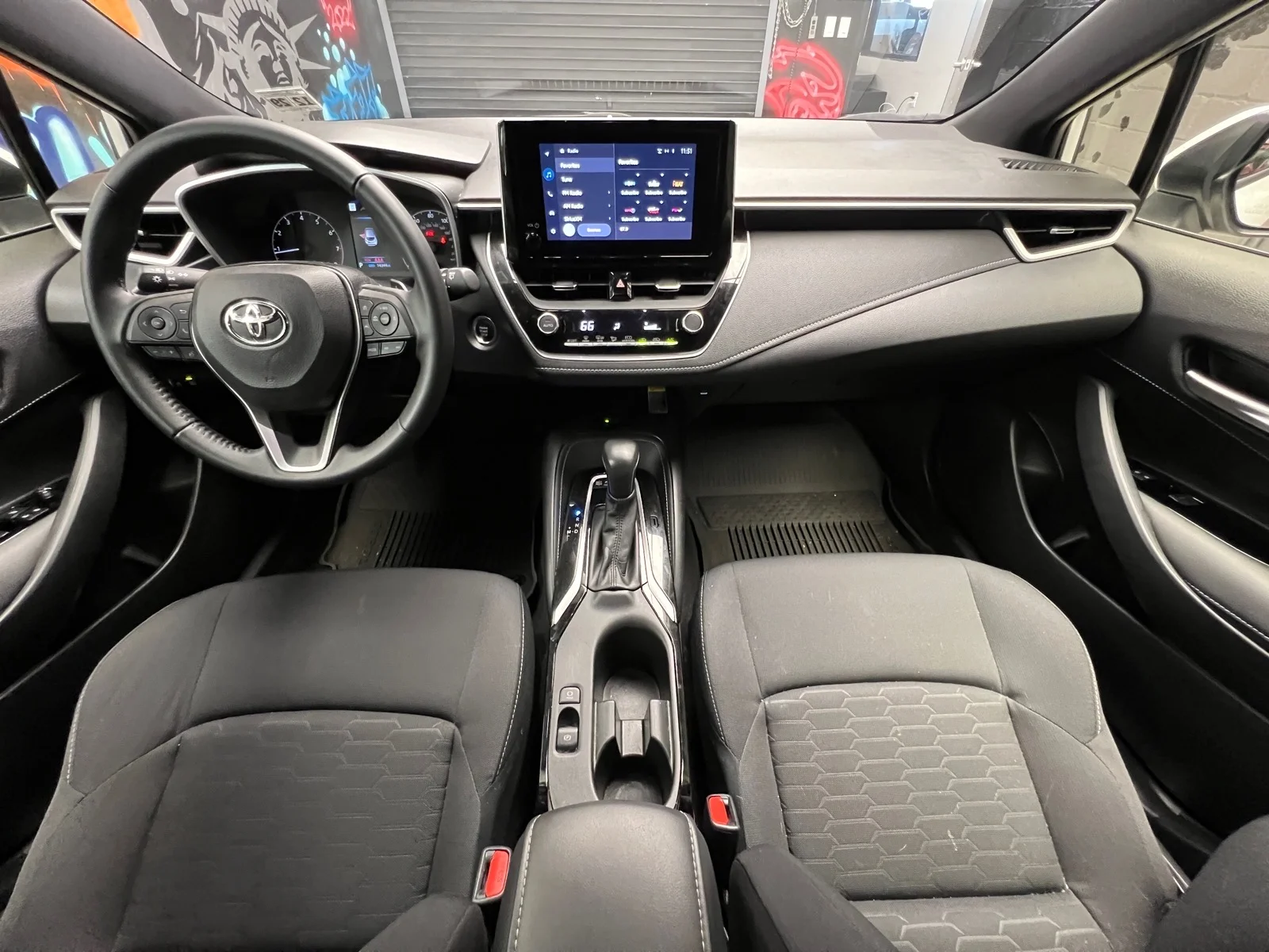 Used 2025 Ice Cap (040) Toyota SE image 22