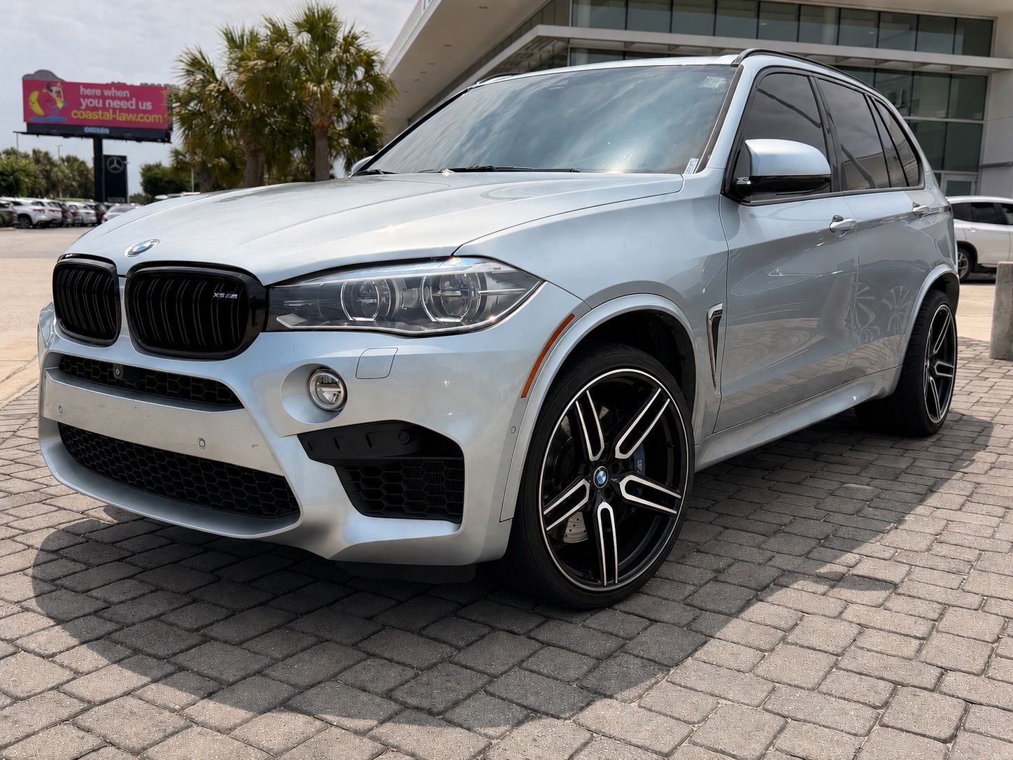 Used 2018 Silverstone Metallic BMW Base image 1