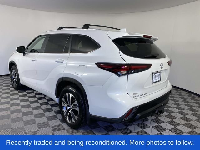 Used 2025 Beige Toyota XLE image 7