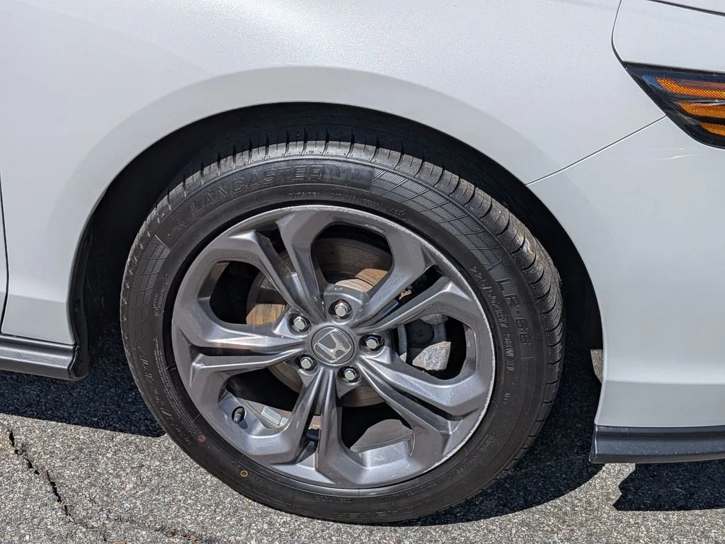 Used 2023 White Honda EX image 9
