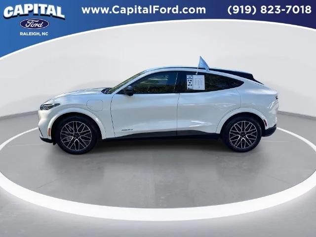 Used 2025 White Ford Premium image 5