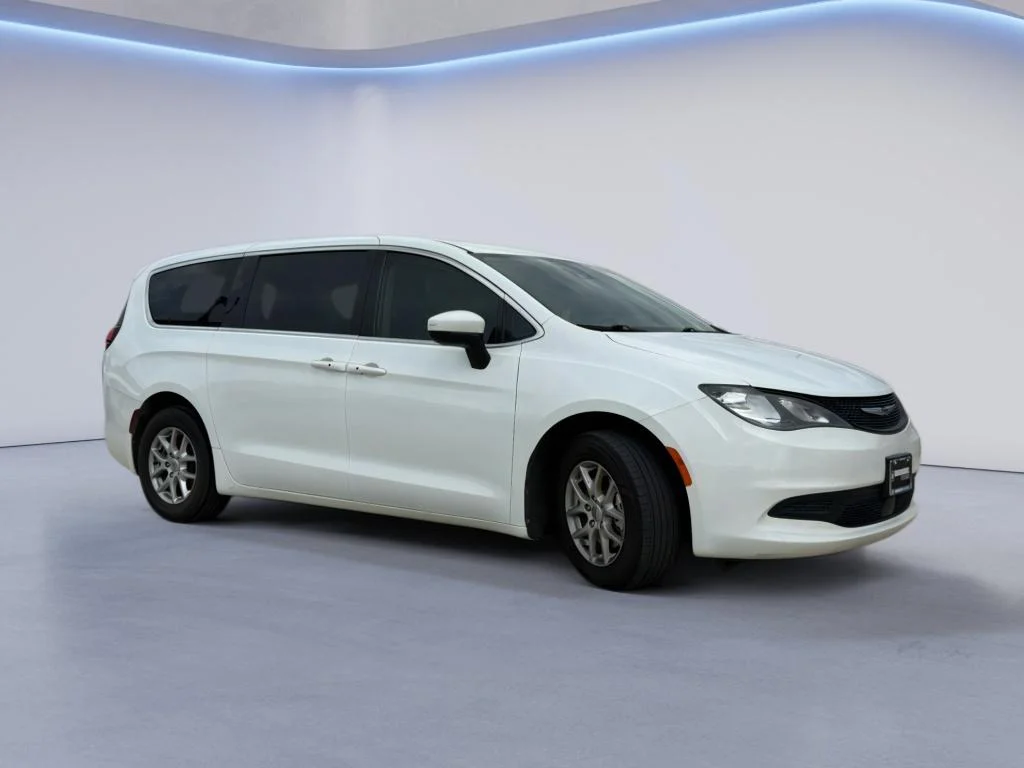 Used 2023 Bright White Clearcoat Chrysler LX image 8