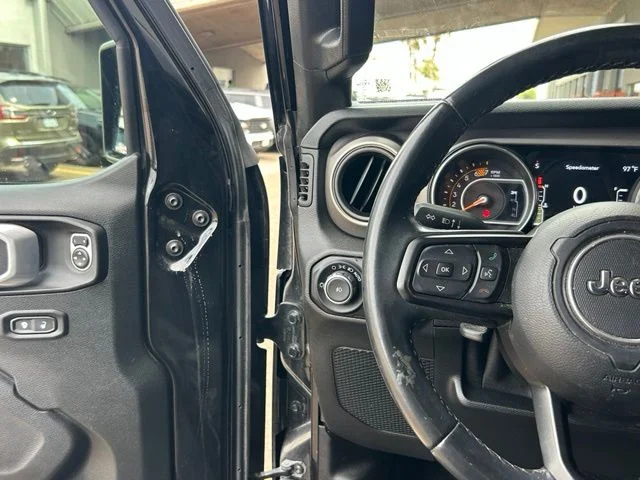 Used 2020 Black Jeep Sport S image 11