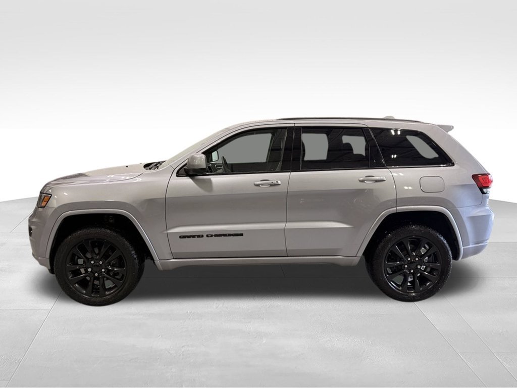 Used 2018 Jeep Grand Cherokee Altitude with VIN 1C4RJFAG3JC148355 for sale in Golden Valley, Minnesota
