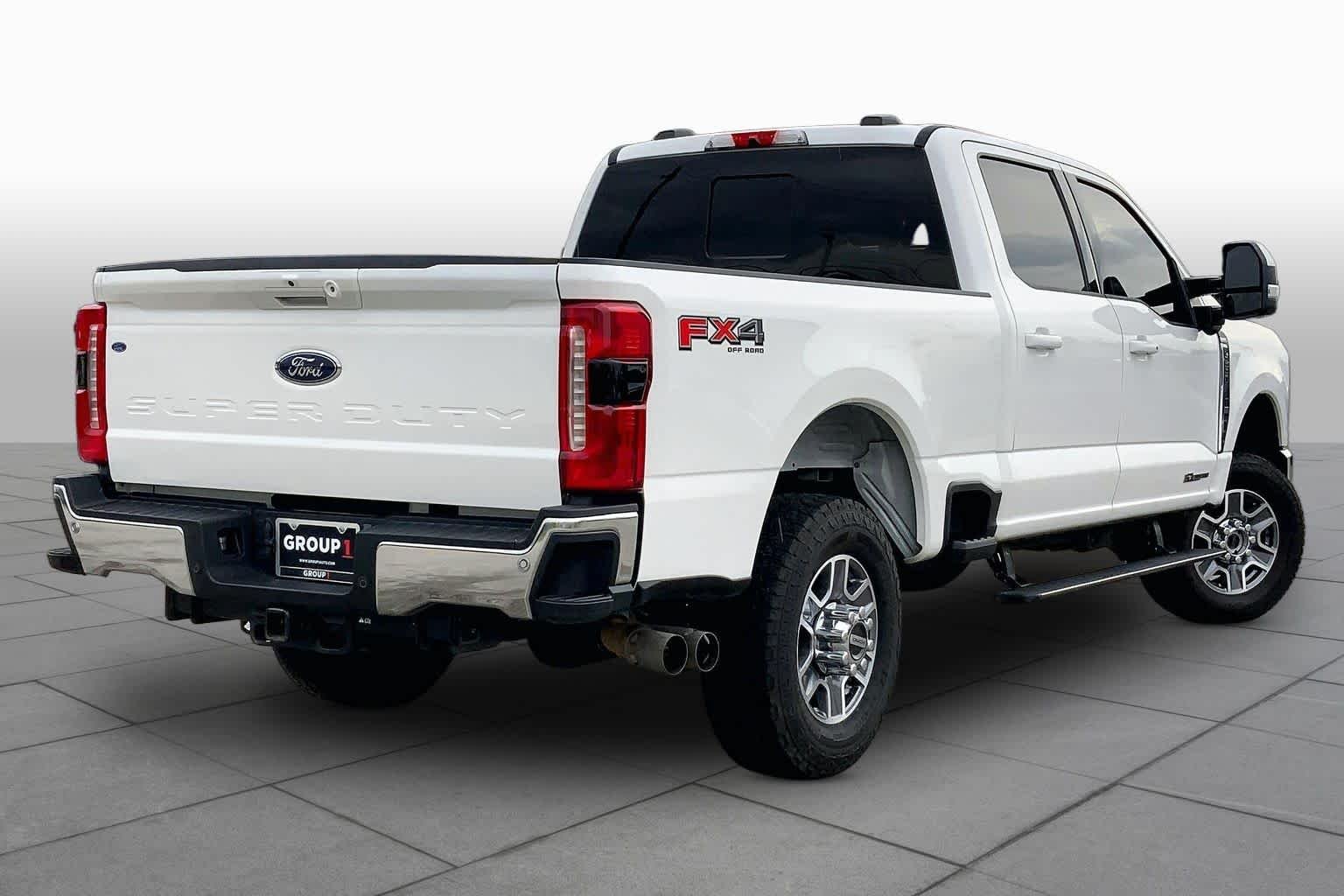 Used 2023 Star White Metallic Tri-Coat Ford F-250 Pickup LARIAT image 12