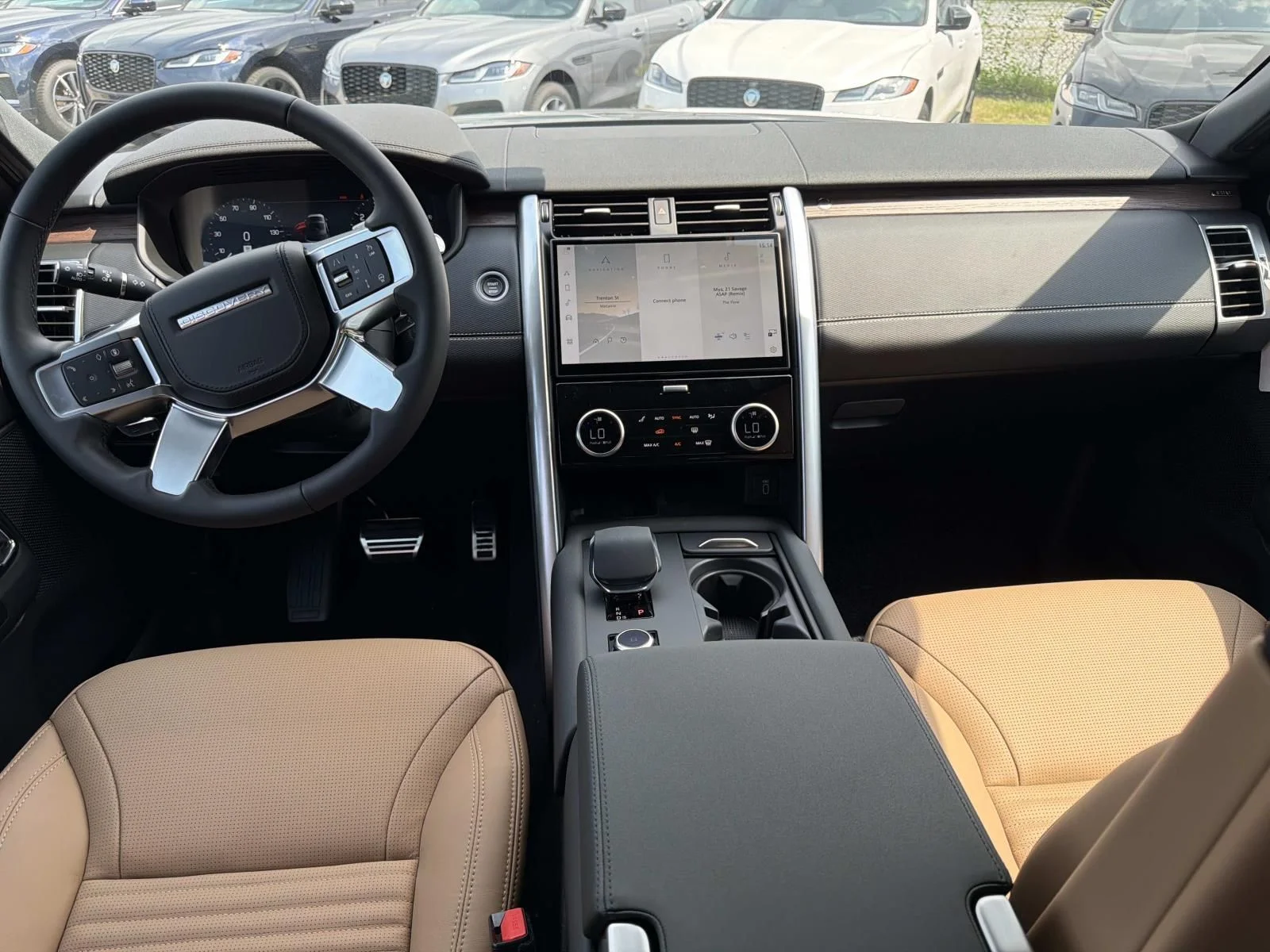 New 2026 Santorini Black Land Rover Dynamic SE image 9