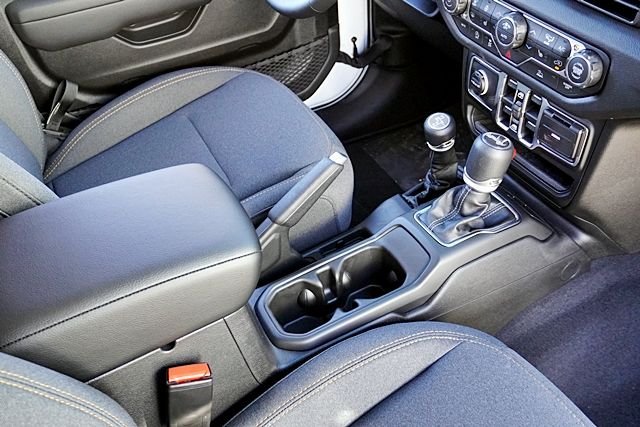 New 2026 Bright White Clear-Coat Exterior Paint Jeep Sport S image 19