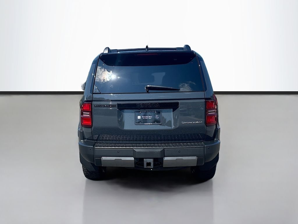 Used 2025  Toyota Base image 4