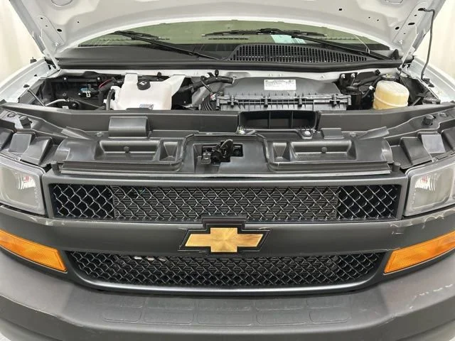 New 2026 Summit White Chevrolet WT image 12