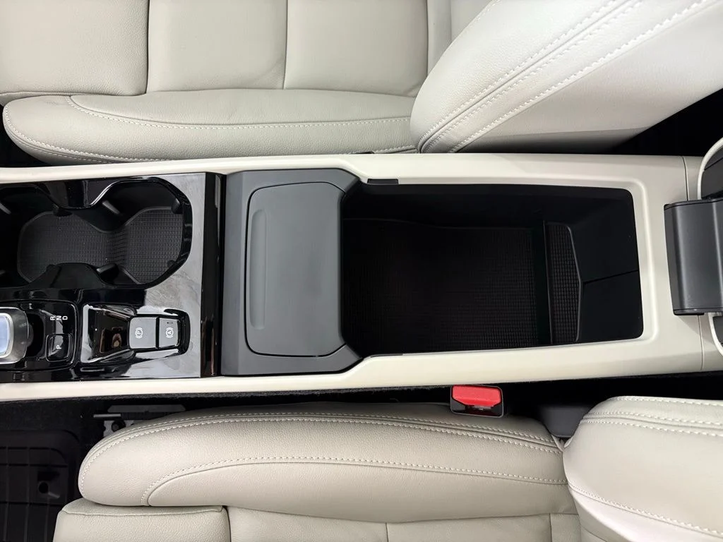 2026 Volvo XC40 Ultra - Photo 30