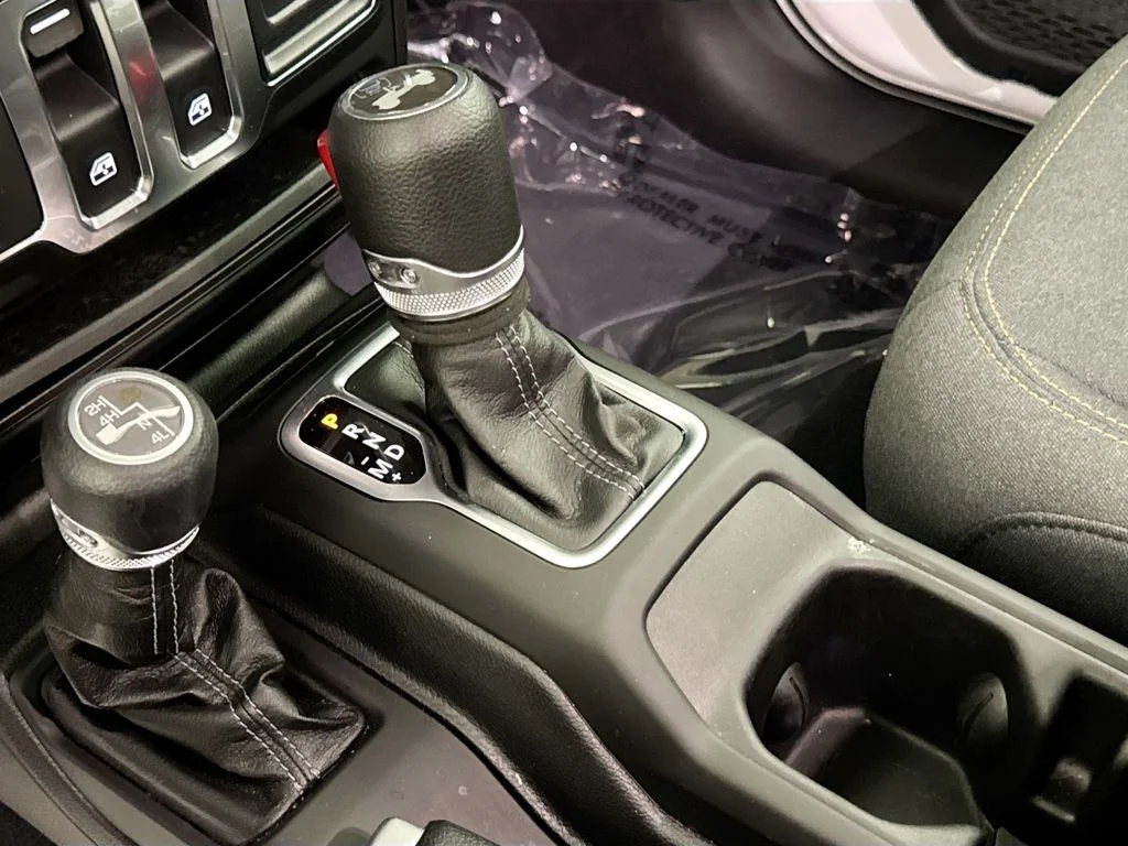 Used 2025 White Jeep Sport S image 16