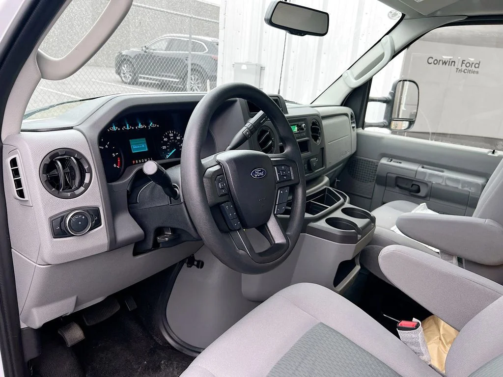 2025 Ford E-Series Cutaway Base - Photo 3