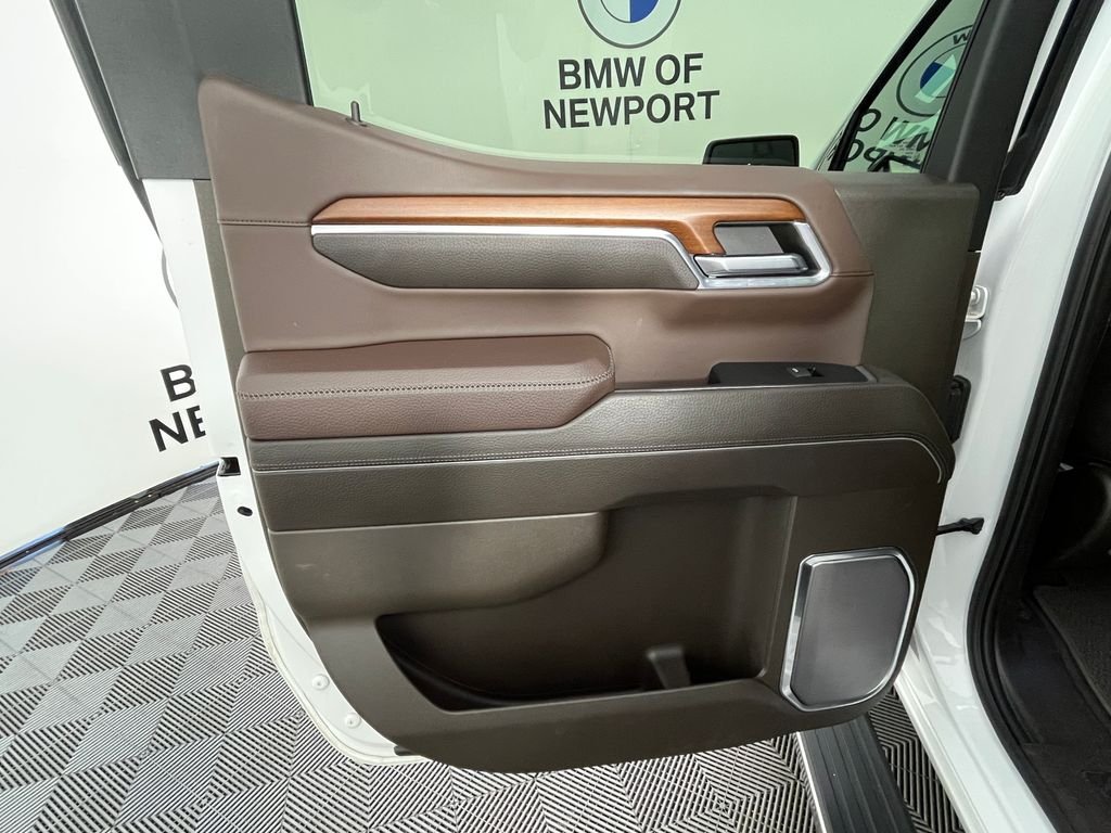 Used 2023 White GMC Denali image 27