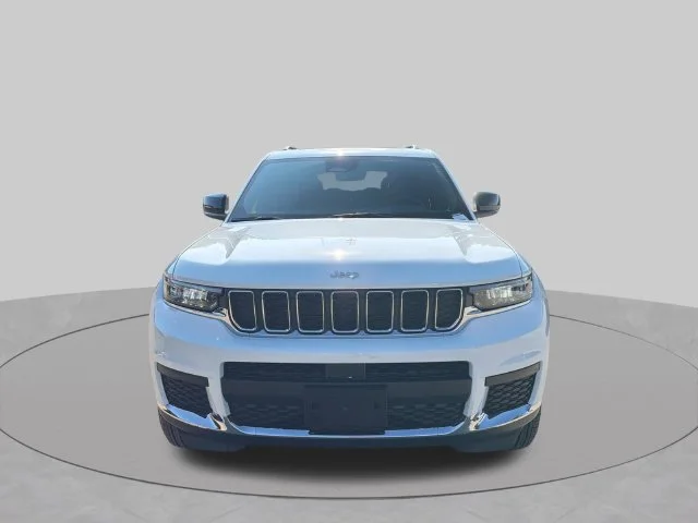 New 2026 Bright White Clear-Coat Exterior Paint Jeep Laredo X image 9